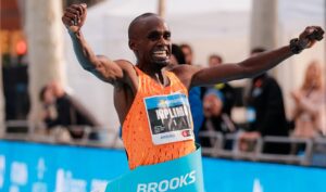 Jacob Kiplomo finishing the Barcelona half marathon in world record time.