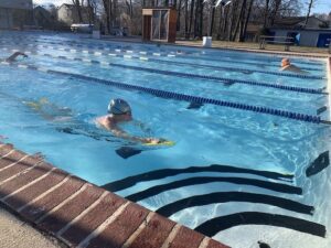 Lift Yourself to New Heights in the Pool by Adding Fins to Your Swimming Arsenal 206652-largest_203683-largest_kickboard