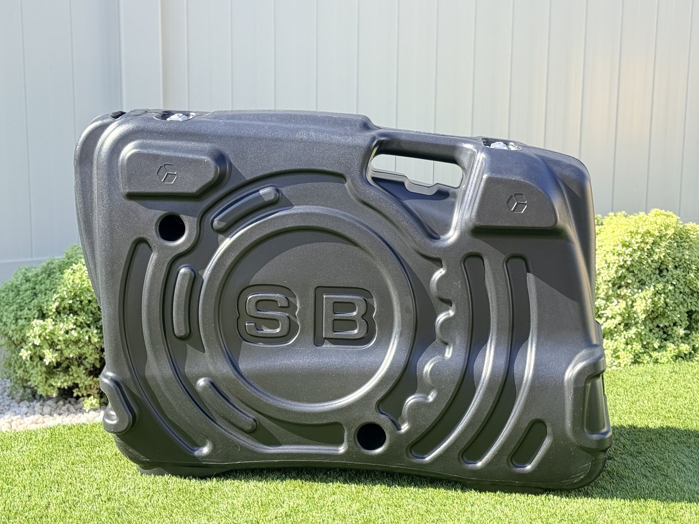 Shokbox Pro bike travel case, closed, side profile